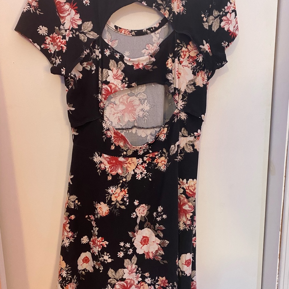 Dress - Picture 2 of 4